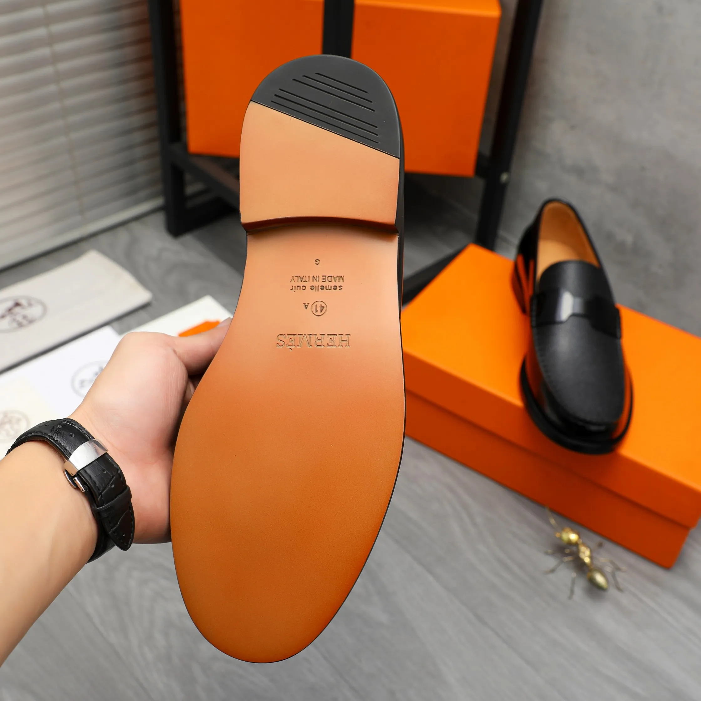 Men's shoes 💰p540 Product trademark: HERMES "Hermès" business slip-on leather shoes. Regular size: 38-46 (38.45.46 is custom-made and non-returnable) Product material: Selected pebbled cowhide stitched with pearlescent cowhide upper, cowhide lining, original rubber outsole